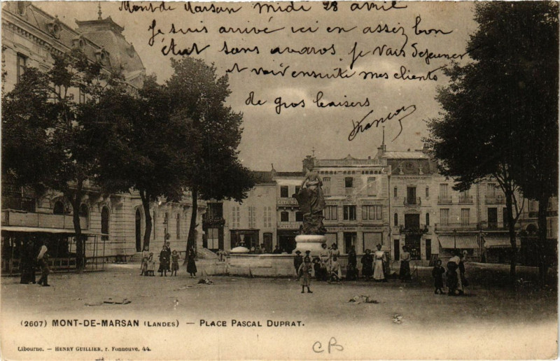 Carte postale ancienne Mont-de-Marsan - Place Pascal Duprat à Mont-de-Marsan