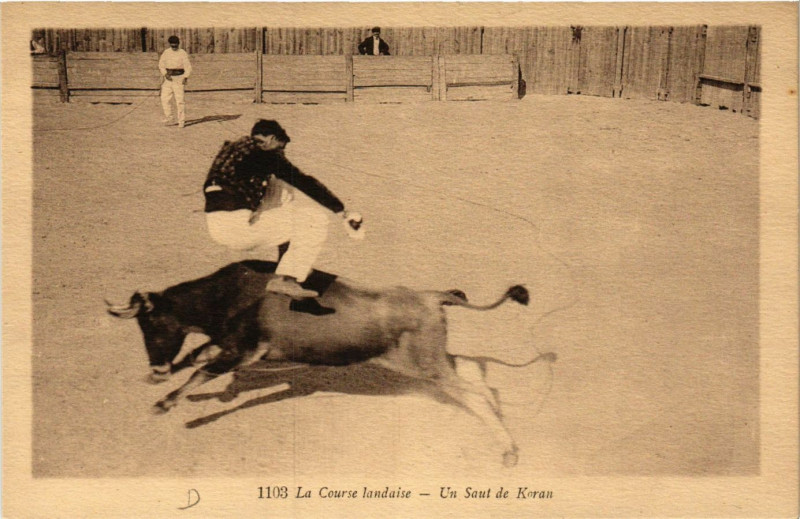 Carte postale ancienne La Course Landaise - Un Saut de Koran - Folklore