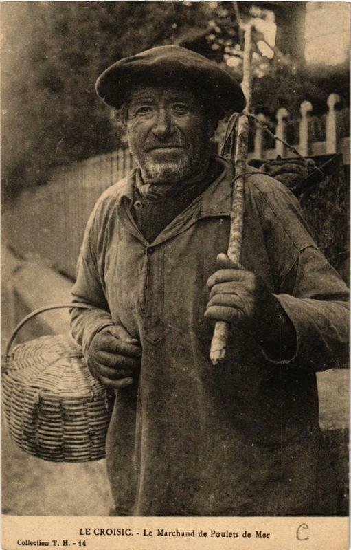 Carte postale ancienne Le Croisic Le Marchand de Poulets de Mer au Croisic