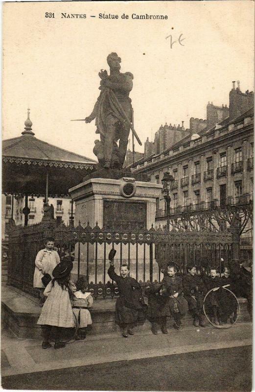 Carte postale ancienne Nantes Statue de Cambronne à Nantes