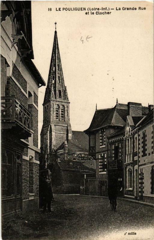 Carte postale ancienne Le Pouliguen La Grande Rue et le Clocher au Pouliguen