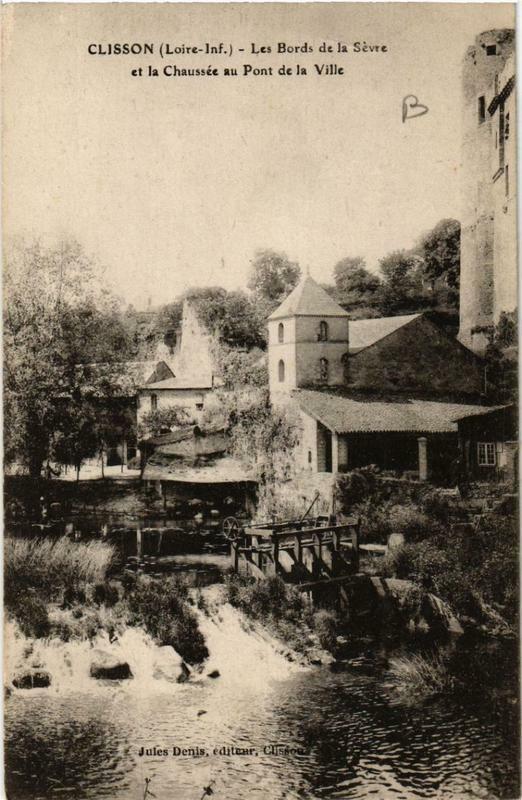 Carte postale ancienne Clisson Les Bords de la Sevre et la Chaussée au Pont de la Ville à Clisson