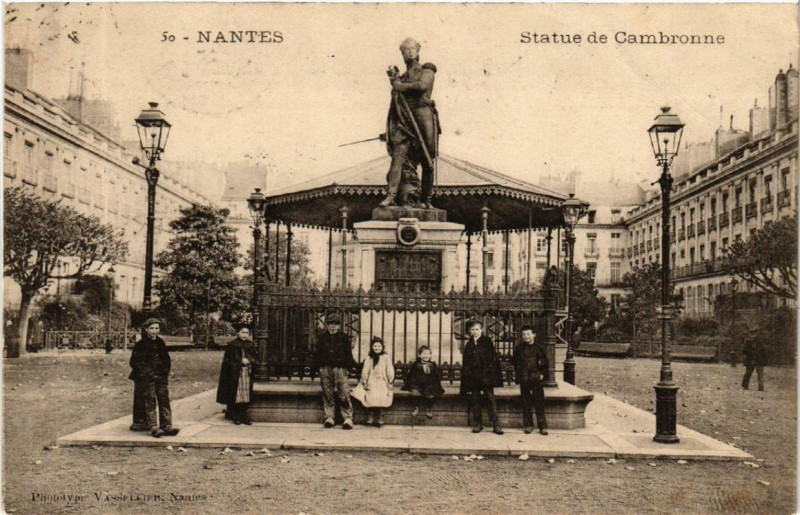 Carte postale ancienne Nantes Statue de Cambronne à Nantes