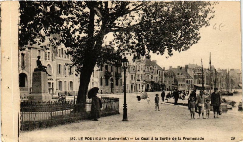 Carte postale ancienne Le Pouliguen Le Quai a la Sortie de la Promenade au Pouliguen
