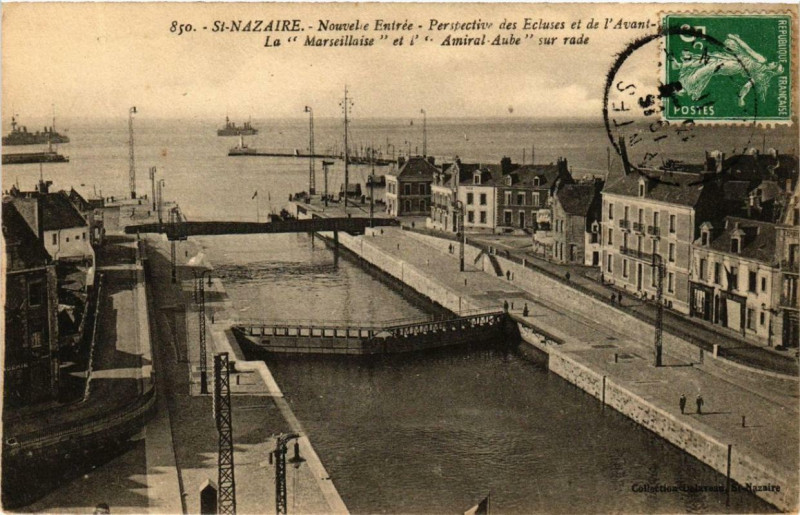 Carte postale ancienne Saint-Nazaire Nouvelle Entrée - Perspective des Ecluses et de l'Avant à Saint-Nazaire