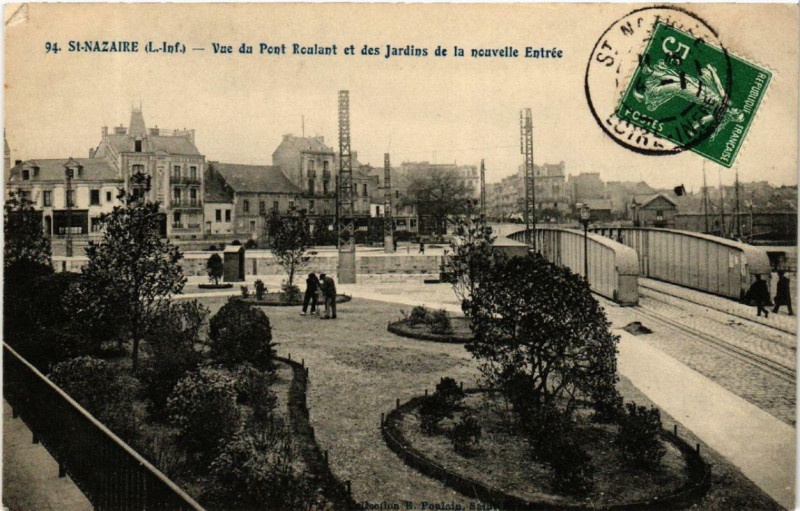Carte postale ancienne Saint-Nazaire Vue du Pont Roulant et des Jardins de la nouvelle Entre à Saint-Nazaire
