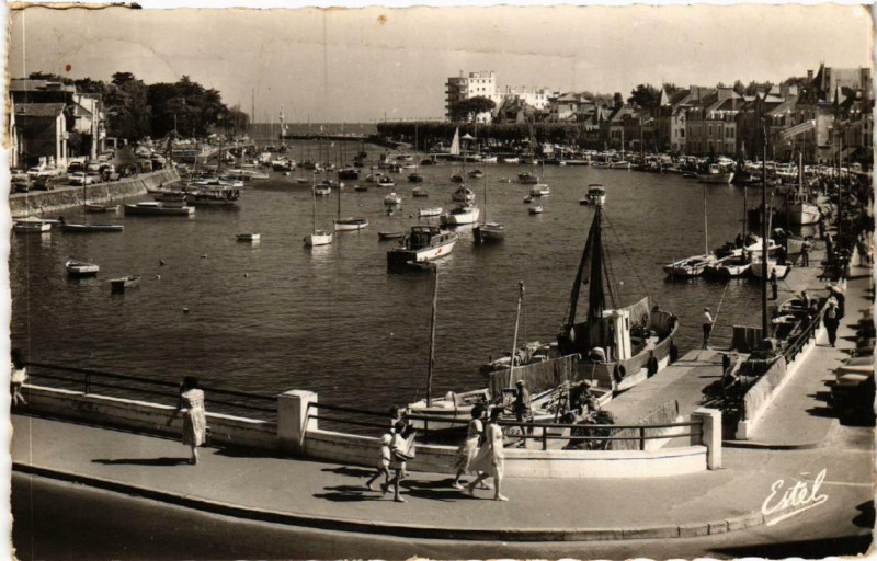 Carte postale ancienne Le Pouliguen Le Port au Pouliguen
