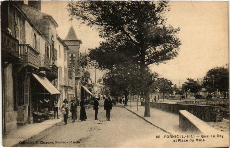 Carte postale ancienne Pornic Quai le Ray et Place du Mole à Pornic