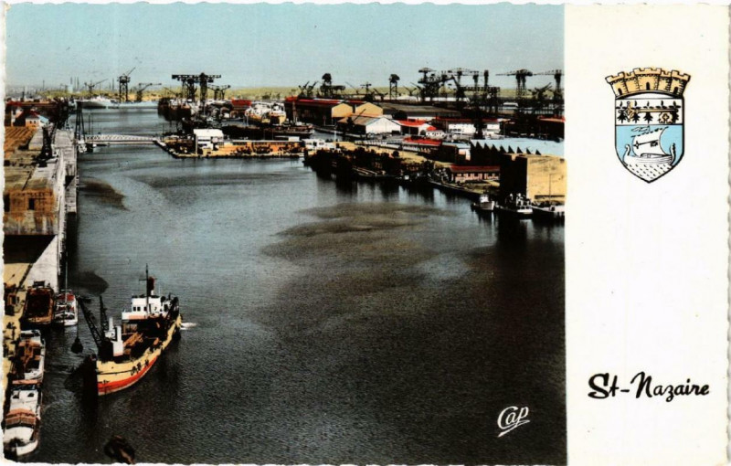Carte postale ancienne Saint-Nazaire Les Bassins à Saint-Nazaire