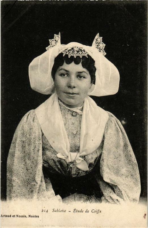 Carte postale ancienne Sablaise Etude de Coiffe