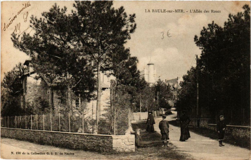 Carte postale ancienne La Baule-sur-Mer L'Allée des Roses
