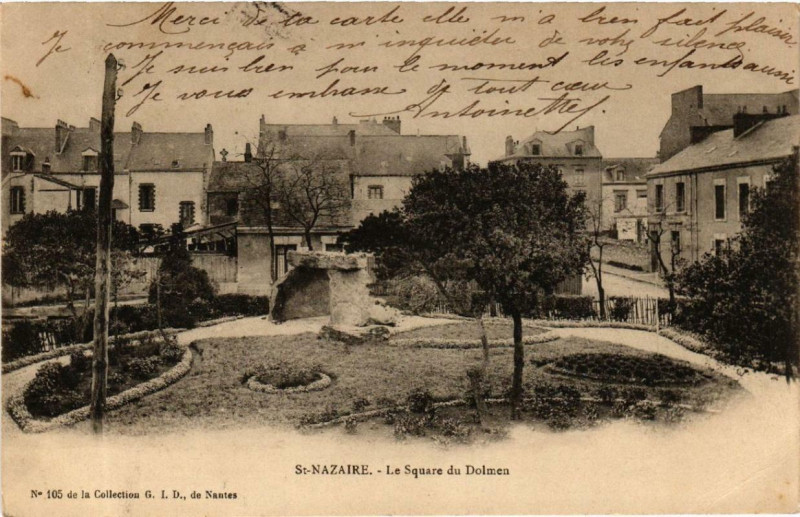 Carte postale ancienne Saint-Nazaire Le Square du Dolmen à Saint-Nazaire