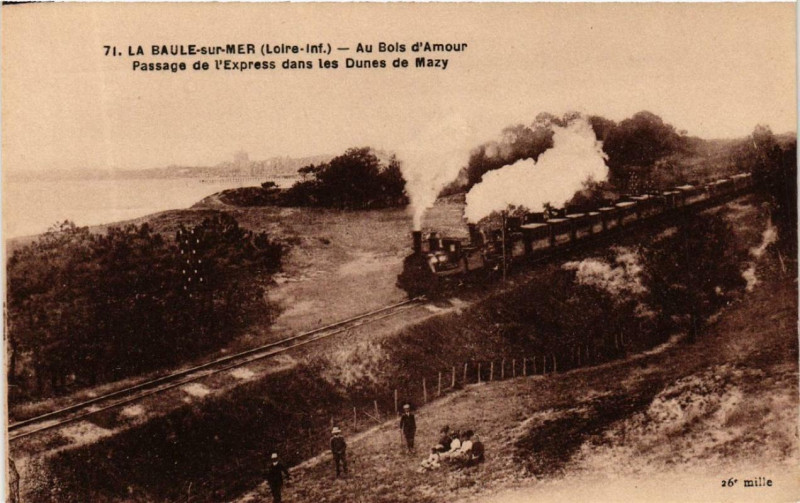 Carte postale ancienne La Baule-sur-Mer Au Bois d'Amour Passage de l'Express
