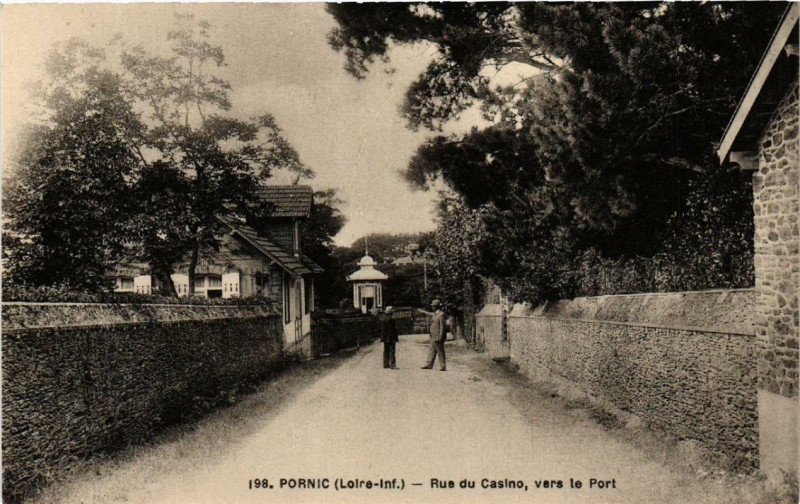 Carte postale ancienne Pornic Rue du Casino, vers le Port à Pornic