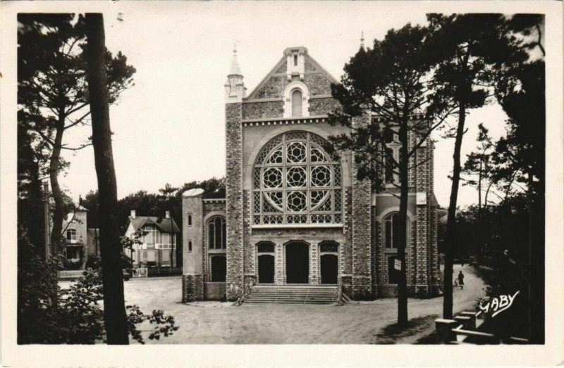Carte postale ancienne La Boule La Nouvelle Eglise (M Bougouin Arch