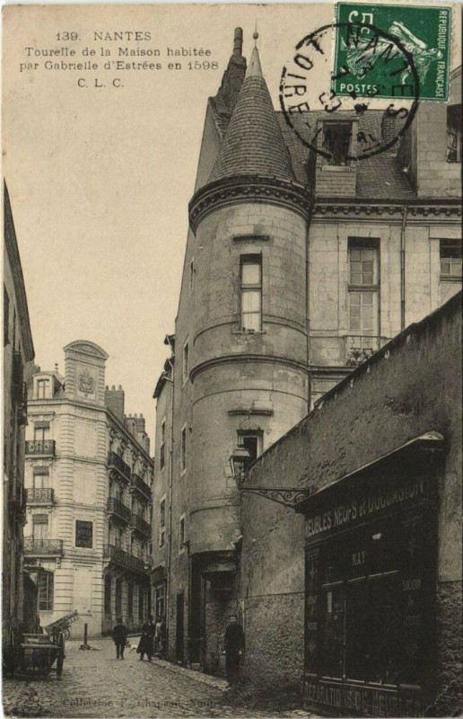 Carte postale ancienne Nantes Tourelle de la Maison habitée par G. d'Estrées en 1398 à Nantes