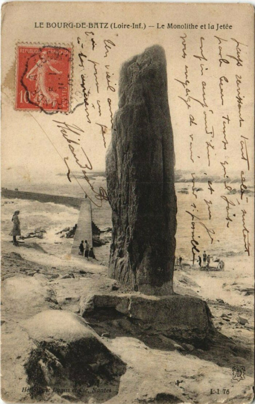 Carte postale ancienne Le Burg de Batz Le Monolithe et la Jetée