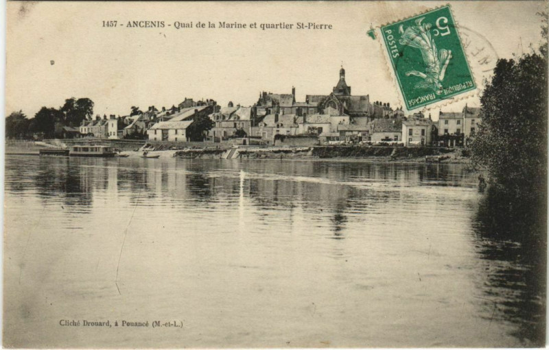 Carte postale ancienne Ancenis Quai de la Marine et quartier Saint-Pierre