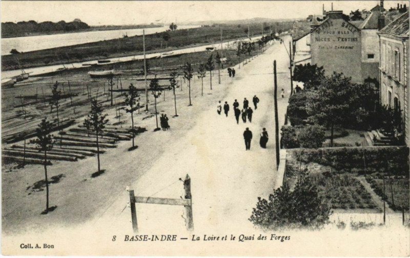 Carte postale ancienne Basse-Indre La Loire et le Quai des Forges à Indre