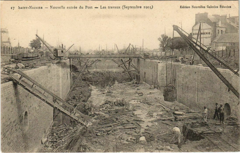 Carte postale ancienne Saint-Nazaire Nouvelle entre du Port Les travaux à Saint-Nazaire