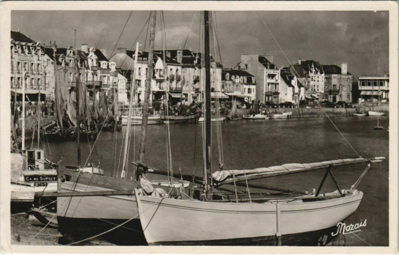 Carte postale ancienne Le Pouliguen Le Port et le quai Jules Sandeau au Pouliguen