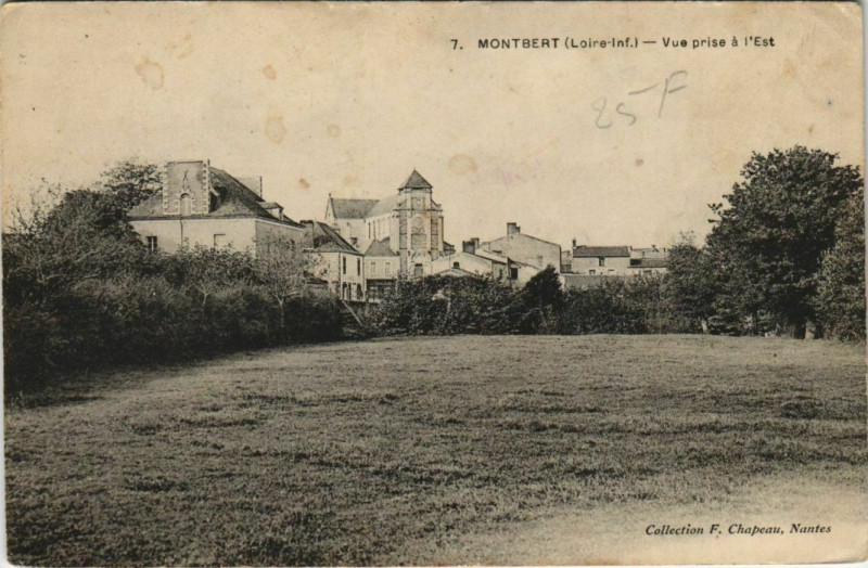 Carte postale ancienne Montbert Vue prise a l'Est à Montbert