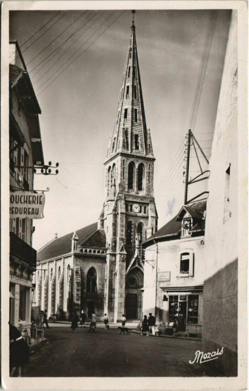 Carte postale ancienne Le Pouliguen L'Eglise au Pouliguen