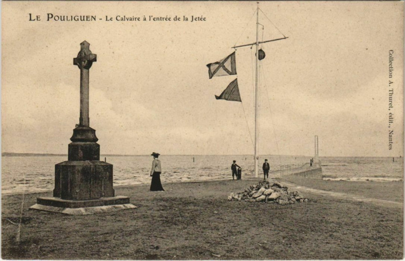 Carte postale ancienne Le Pouliguen Le Calvarie a l'entrée de la Jetée au Pouliguen