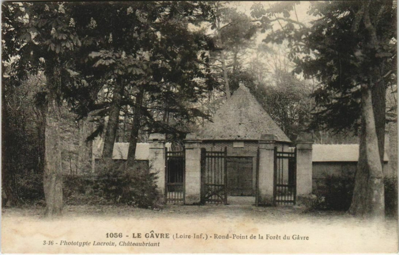 Carte postale ancienne Le Gavre Rond Point de la Foret du Gavre