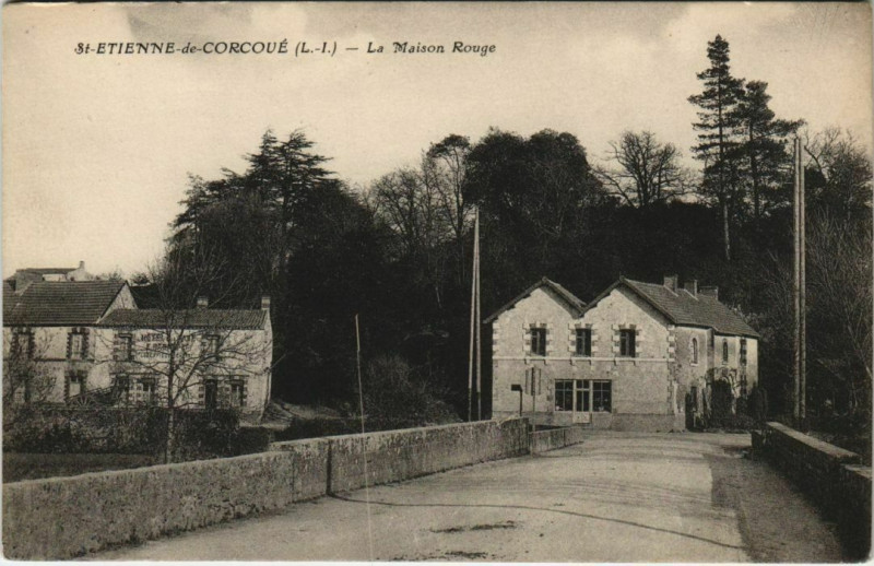 Carte postale ancienne Saint-Etienne de Corcoue La Maison Rouge à Rougé
