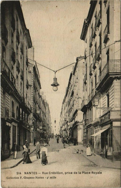 Carte postale ancienne Nantes Rue Crebillon prise de la Place Royale à Nantes