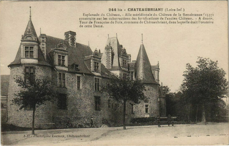 Carte postale ancienne Chateaubriant Esplanade du Chateau à Châteaubriant