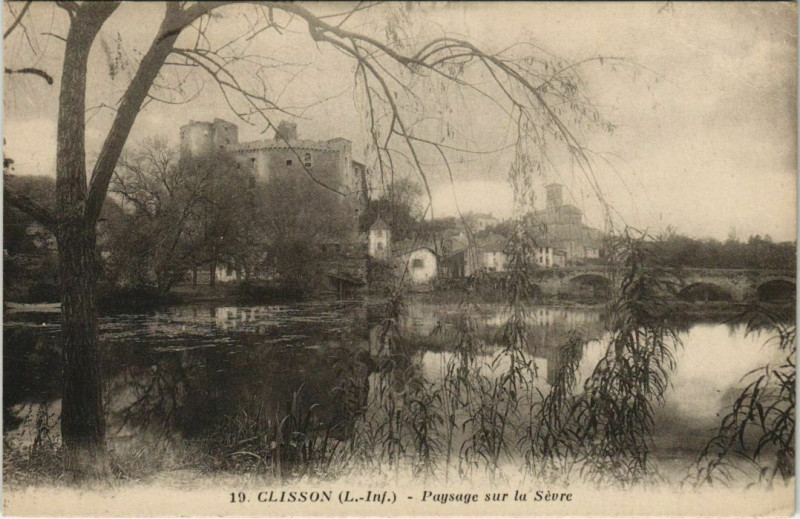 Carte postale ancienne Clisson Paysage sur la Sevre à Clisson