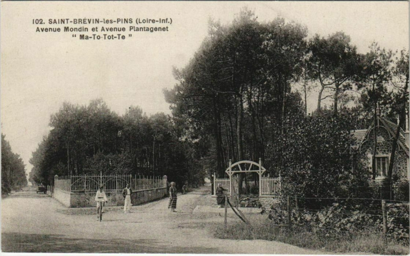 Carte postale ancienne Saint-Brevin-les-Pins Avenue Mondin et Avenue Plantagenet M à Saint-Brevin-les-Pins