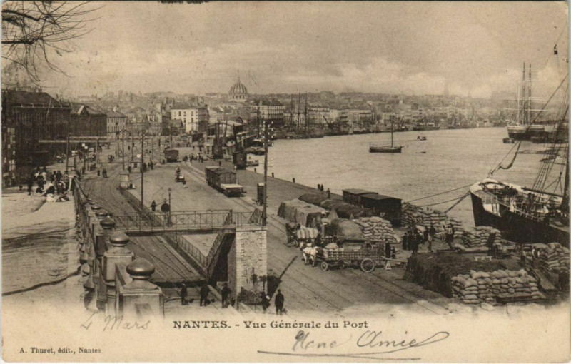 Carte postale ancienne Nantes Vue générale du Port à Nantes