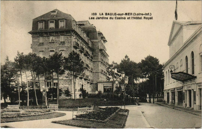Carte postale ancienne La Baule-les-Pins Carrefour de la Poste