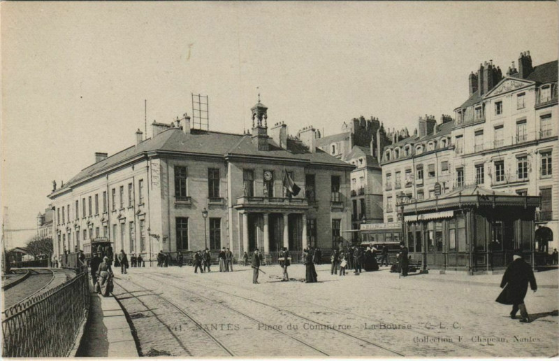 Carte postale ancienne Nantes Place du Cominerce La Bourse à Nantes