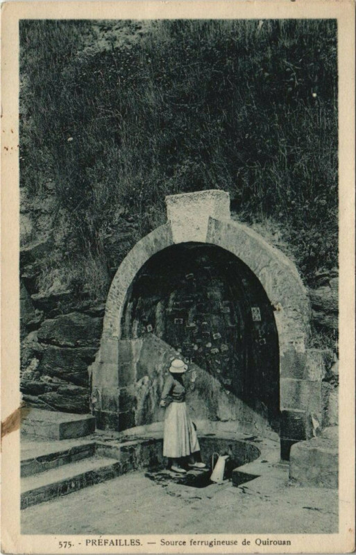 Carte postale ancienne Prefailles Source ferrugineuse de quirouan à Préfailles