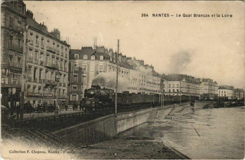 Carte postale ancienne Nantes Le Qual Brancas et la Loire à Nantes