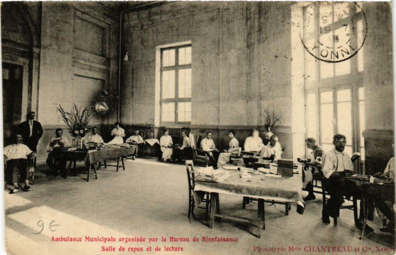 Carte postale ancienne Ambulance Municipale organisée par le Bureau de Bienfaisance