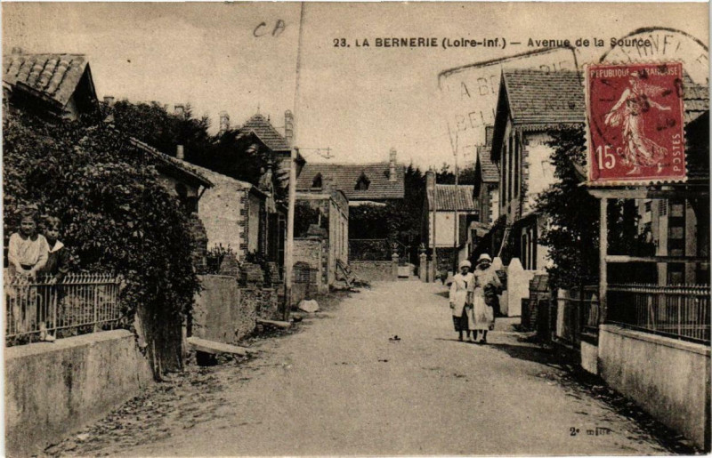 Carte postale ancienne La Bernerie Avenue de la Source