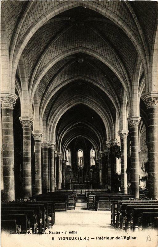 Carte postale ancienne Vigneux Intérieur de Eglise