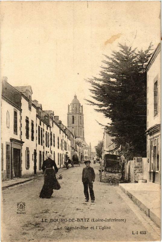 Carte postale ancienne Le Bourg-de-Batz La Grande Rue et Eglise
