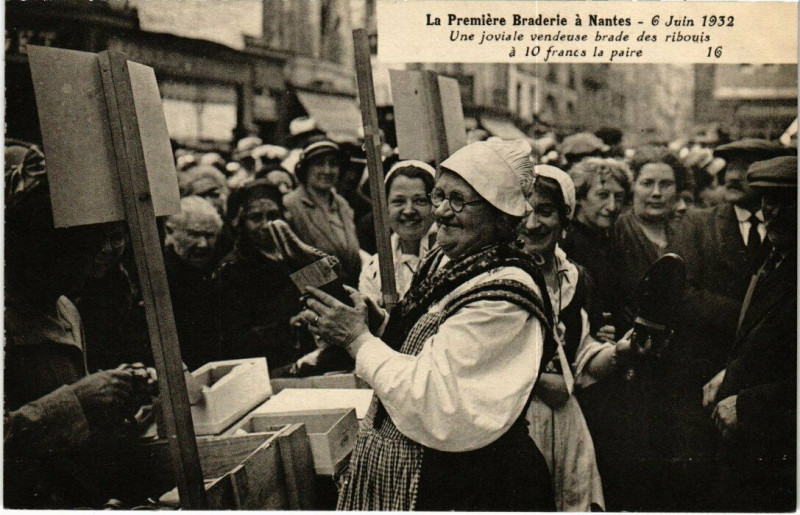 Carte postale ancienne Nantes Premiere Braderie 1932 à Nantes