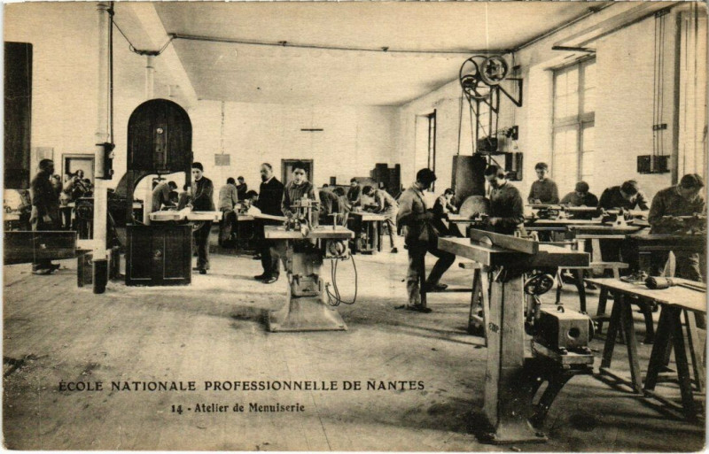 Carte postale ancienne Nantes Ecole nationale Professionelle Atelier de Menuiserie à Nantes