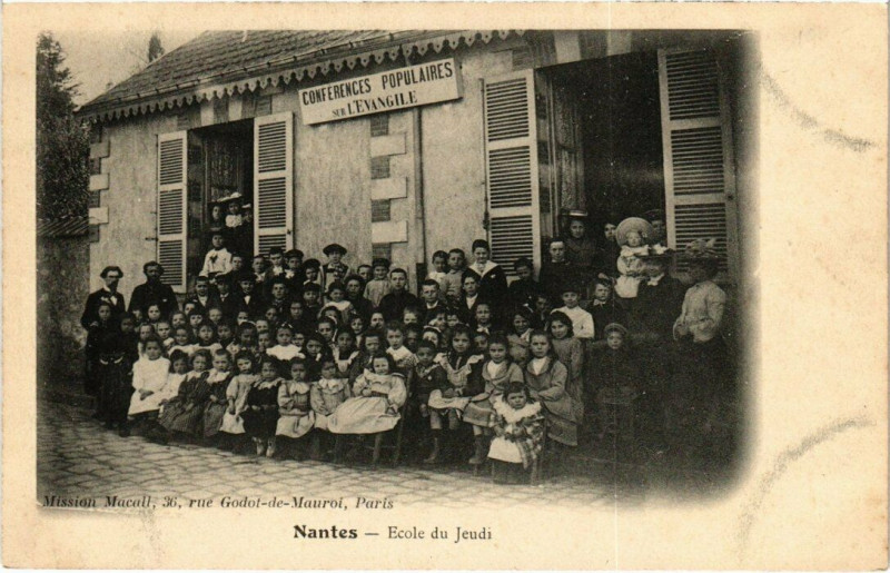 Carte postale ancienne Nantes Ecole du Jeudi à Nantes