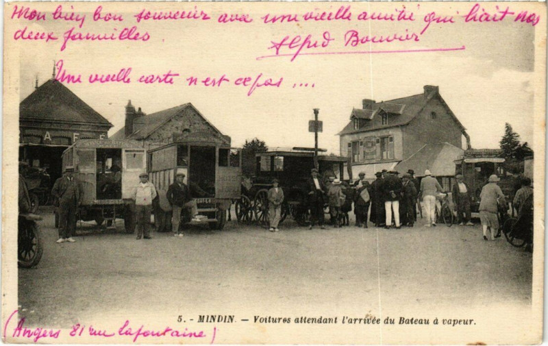 Carte postale ancienne Mindin Voitures attendant l'arrivee du Bateau