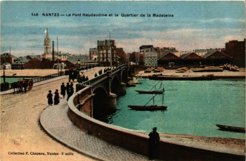 Carte postale ancienne Nantes Le Pont Haudaudine Madeleine à Nantes
