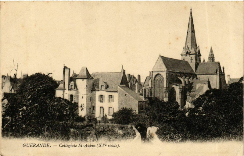 Carte postale ancienne Guerande Collégiale Saint-Aubin XVe siécle à Guérande