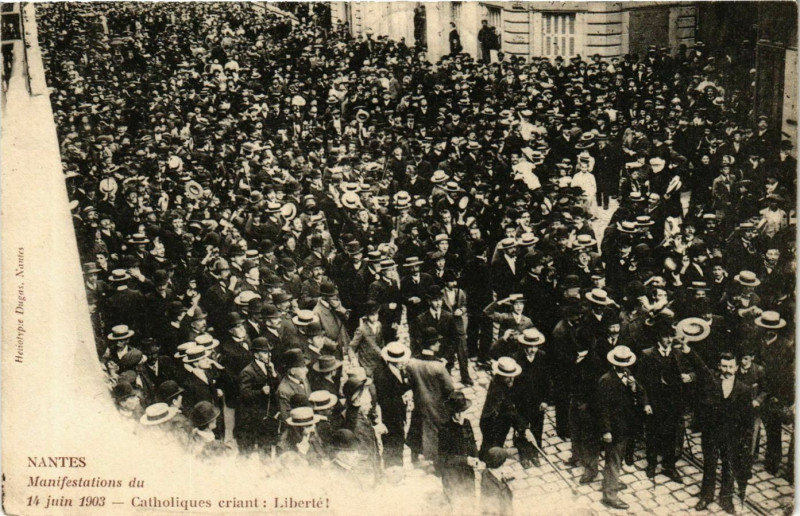 Carte postale ancienne Nantes Manifestations 1903 Catholiques à Nantes